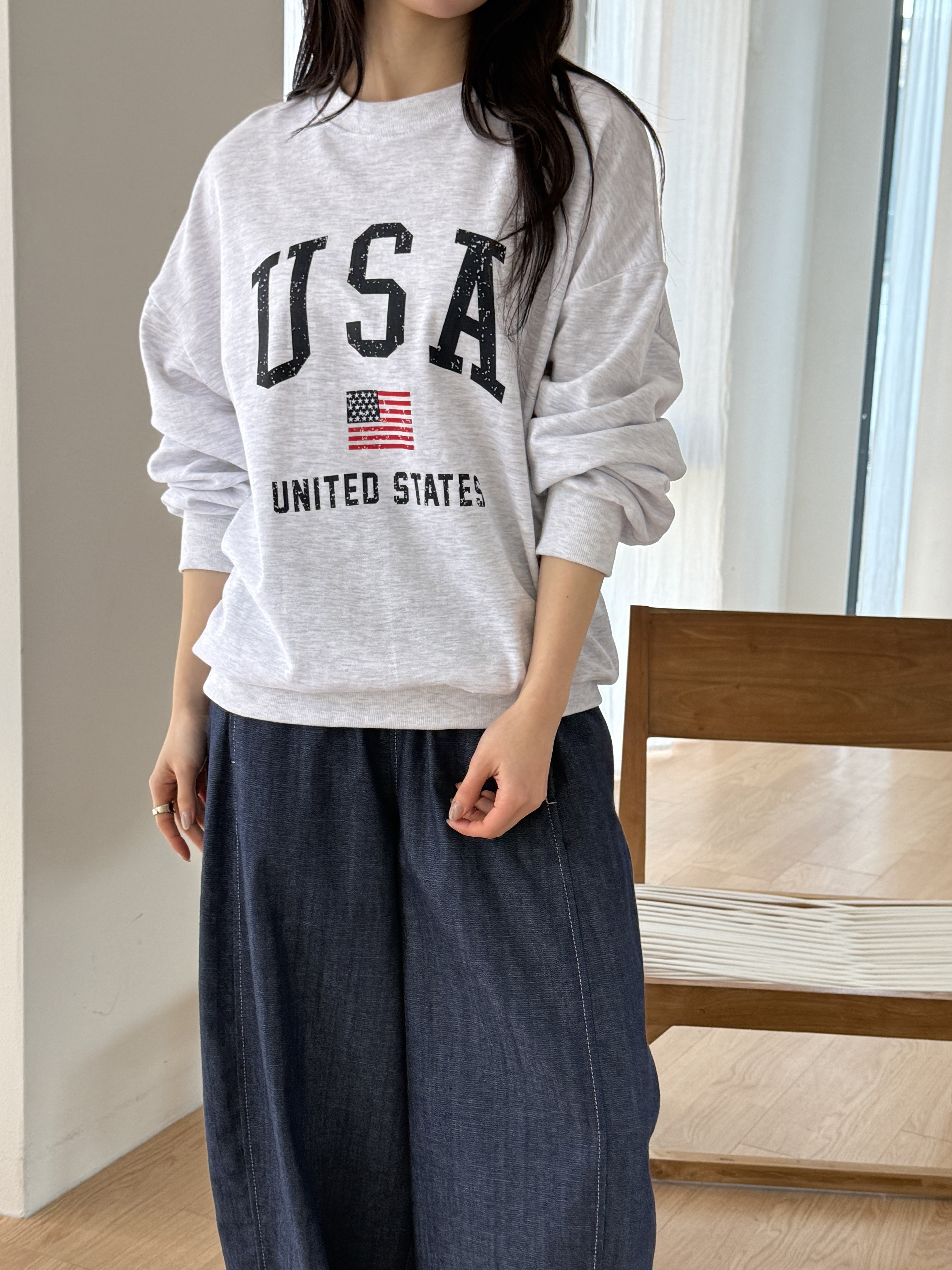 ラウンドネックベーシックルーズ長袖ロゴスウェット | 詳細画像5