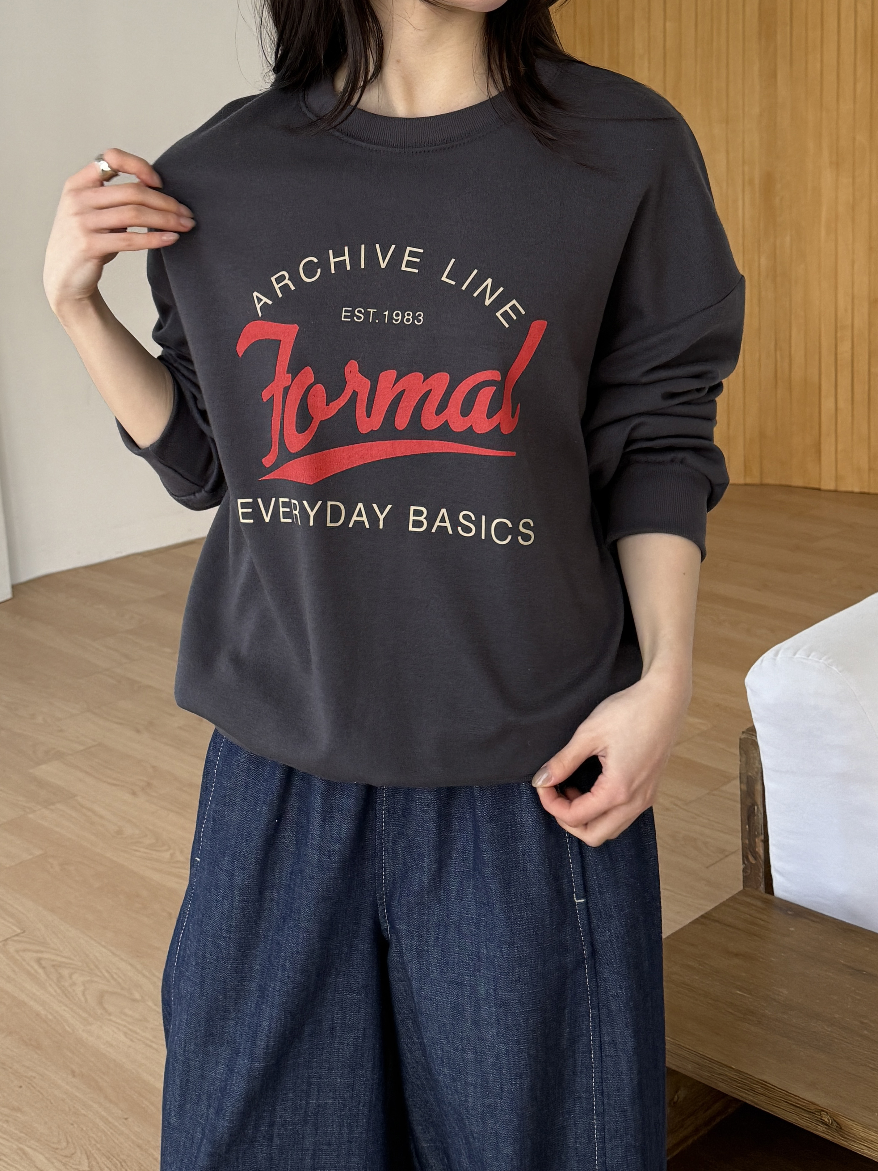 ラウンドネックルーズ長袖ロゴスウェット | 詳細画像4