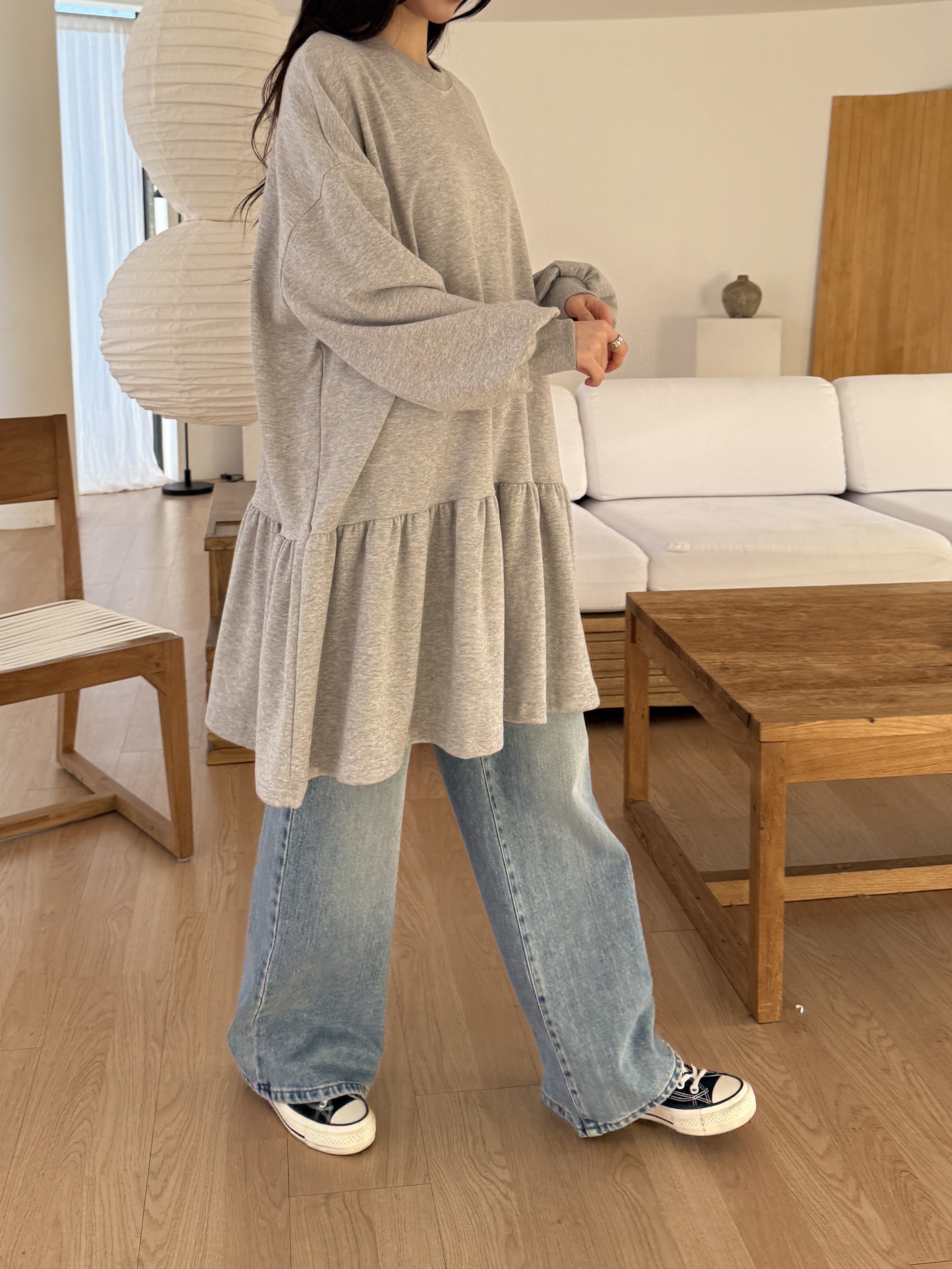 ラウンドネックフリル長袖ミディワンピーストレーニング | 詳細画像4