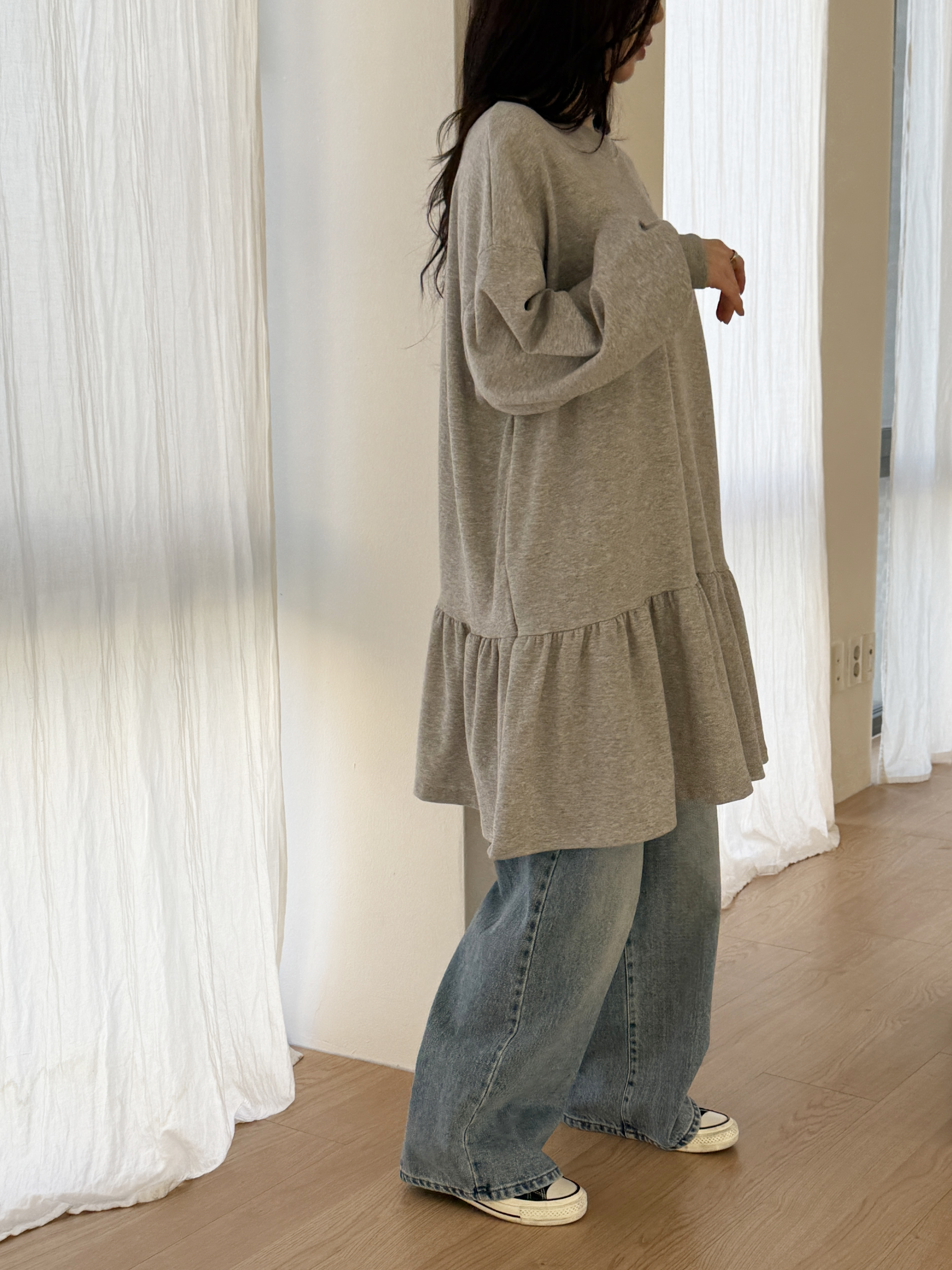 ラウンドネックフリル長袖ミディワンピーストレーニング | 詳細画像6