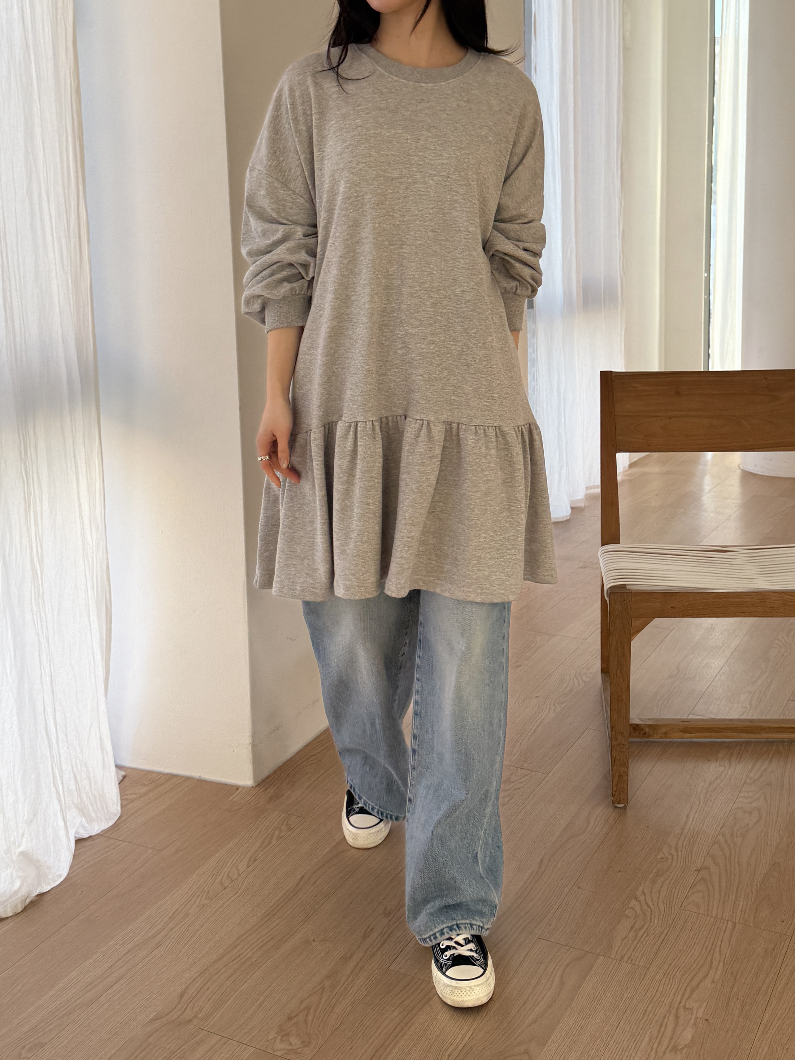 ラウンドネックフリル長袖ミディワンピーストレーニング | 詳細画像7