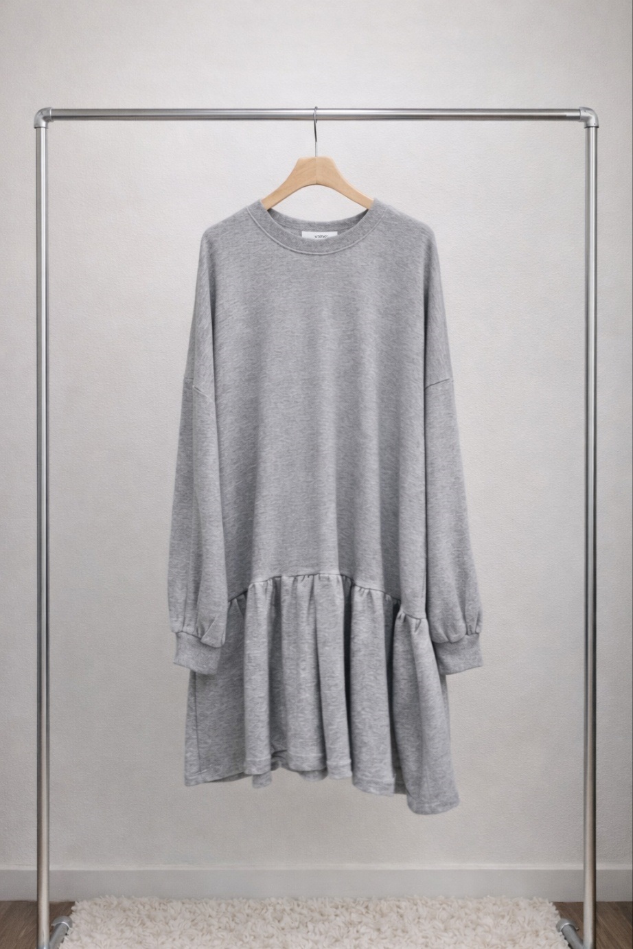 ラウンドネックフリル長袖ミディワンピーストレーニング | 詳細画像12