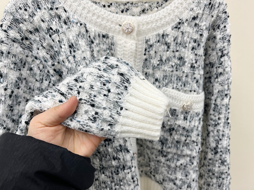 ラウンドネック長袖ツーポケットビジューボタンカーディガン | 詳細画像8