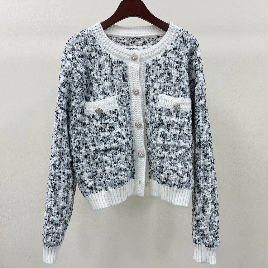 ラウンドネック長袖ツーポケットビジューボタンカーディガン | 詳細画像9