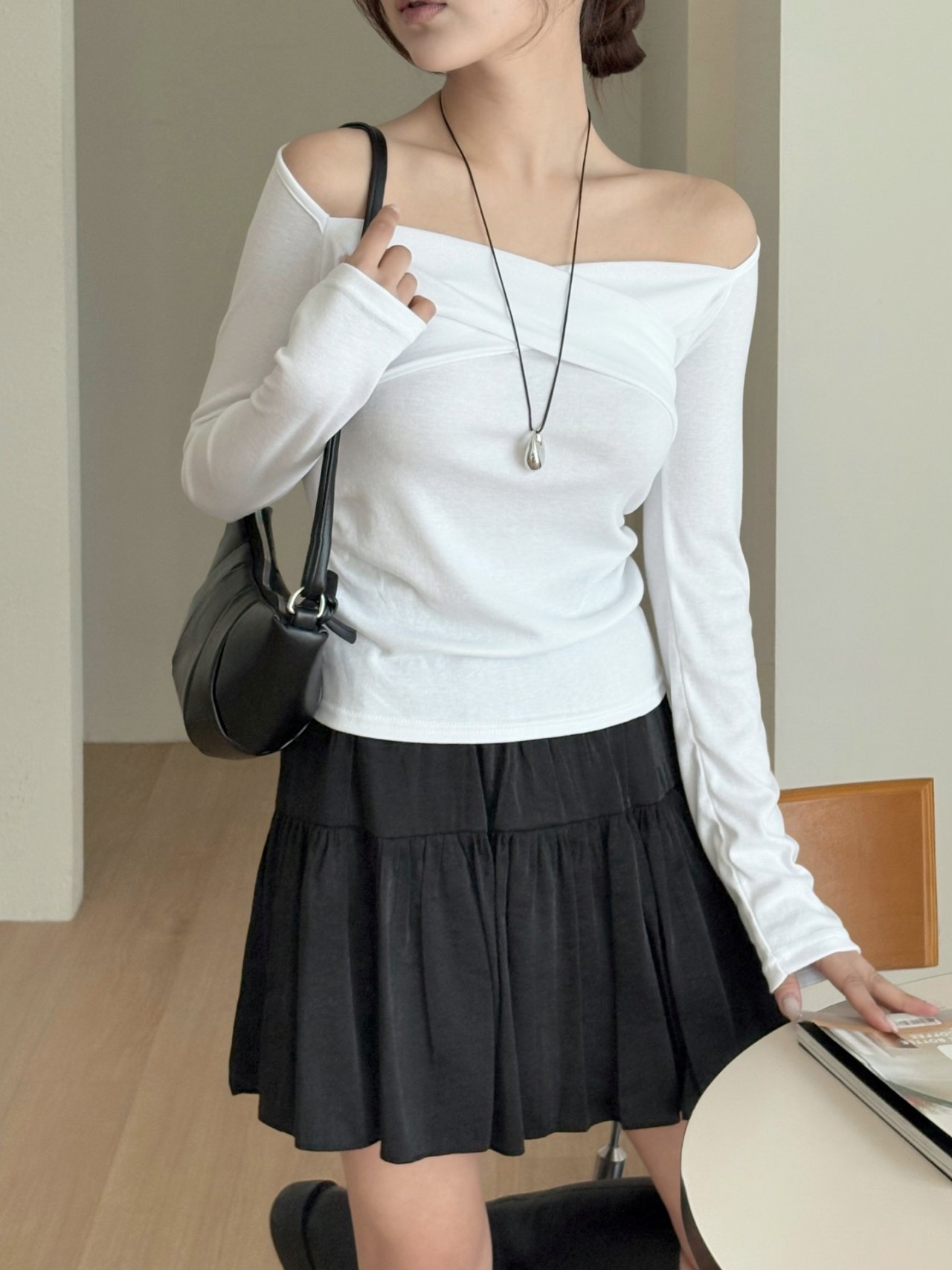 オフショルダーシャーリング長袖Tシャツ | 詳細画像5