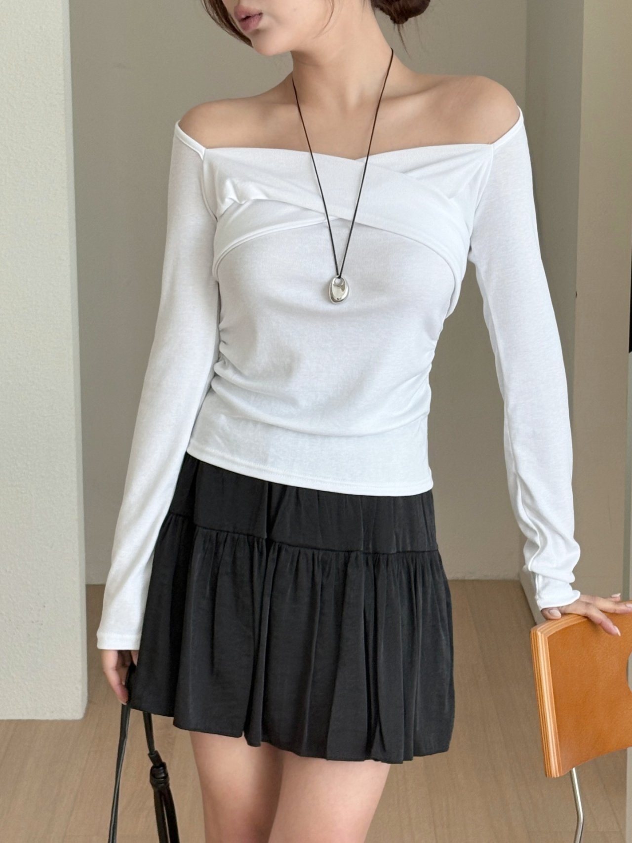 オフショルダーシャーリング長袖Tシャツ | 詳細画像8