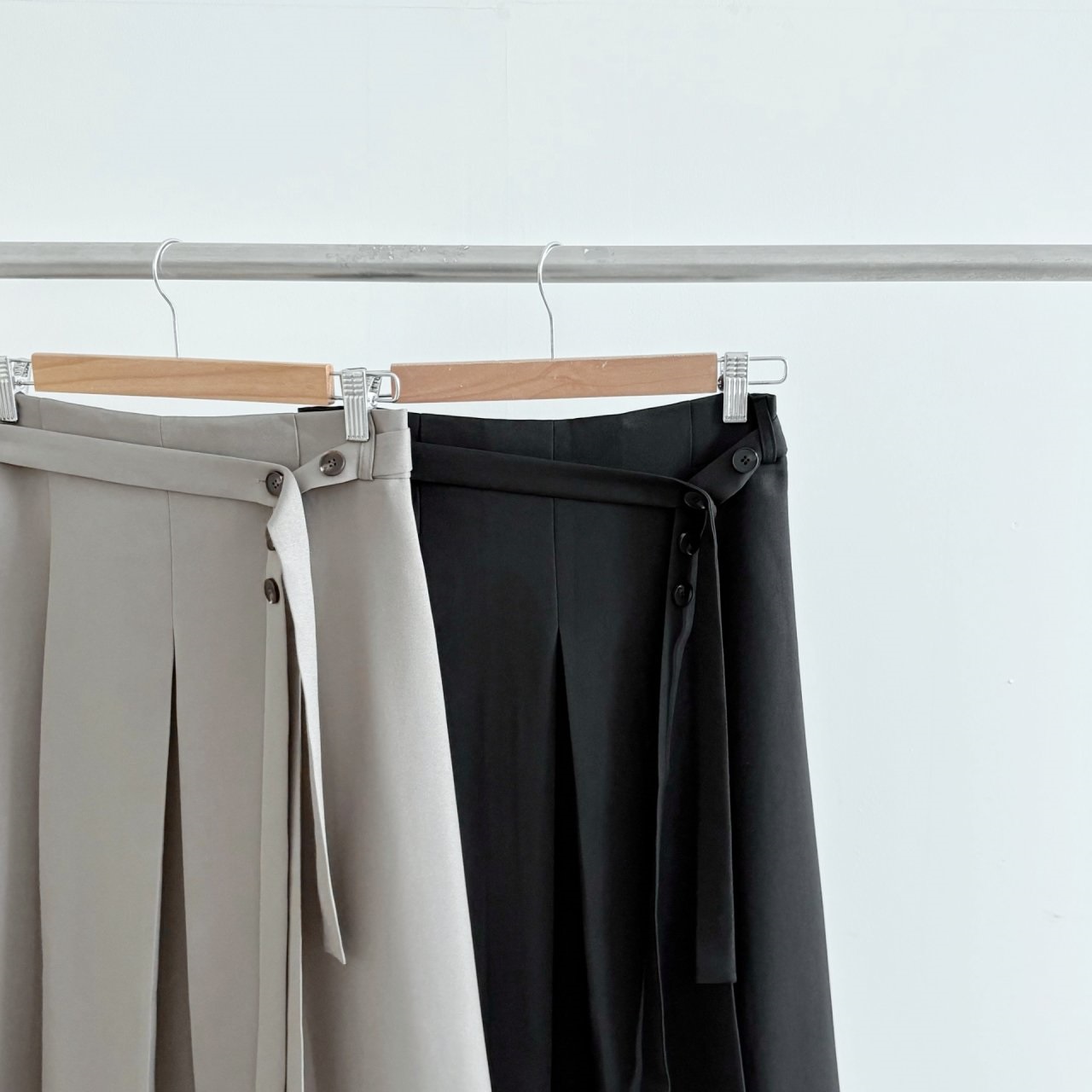 スリットピンタックバックゴムロングスカートストラップ付 | 詳細画像16