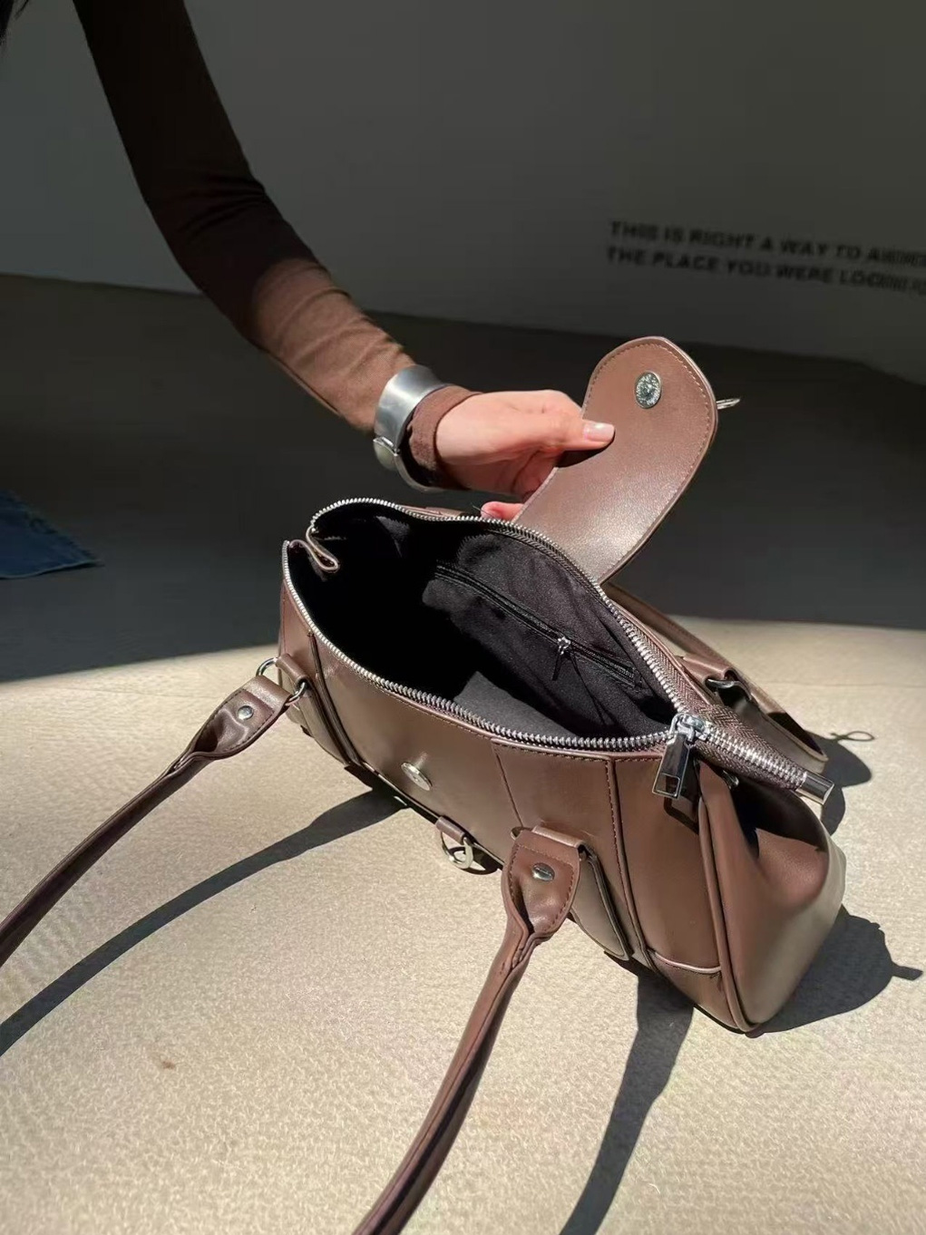 レザー調ジップアップバックルショルダーバッグ | 詳細画像5