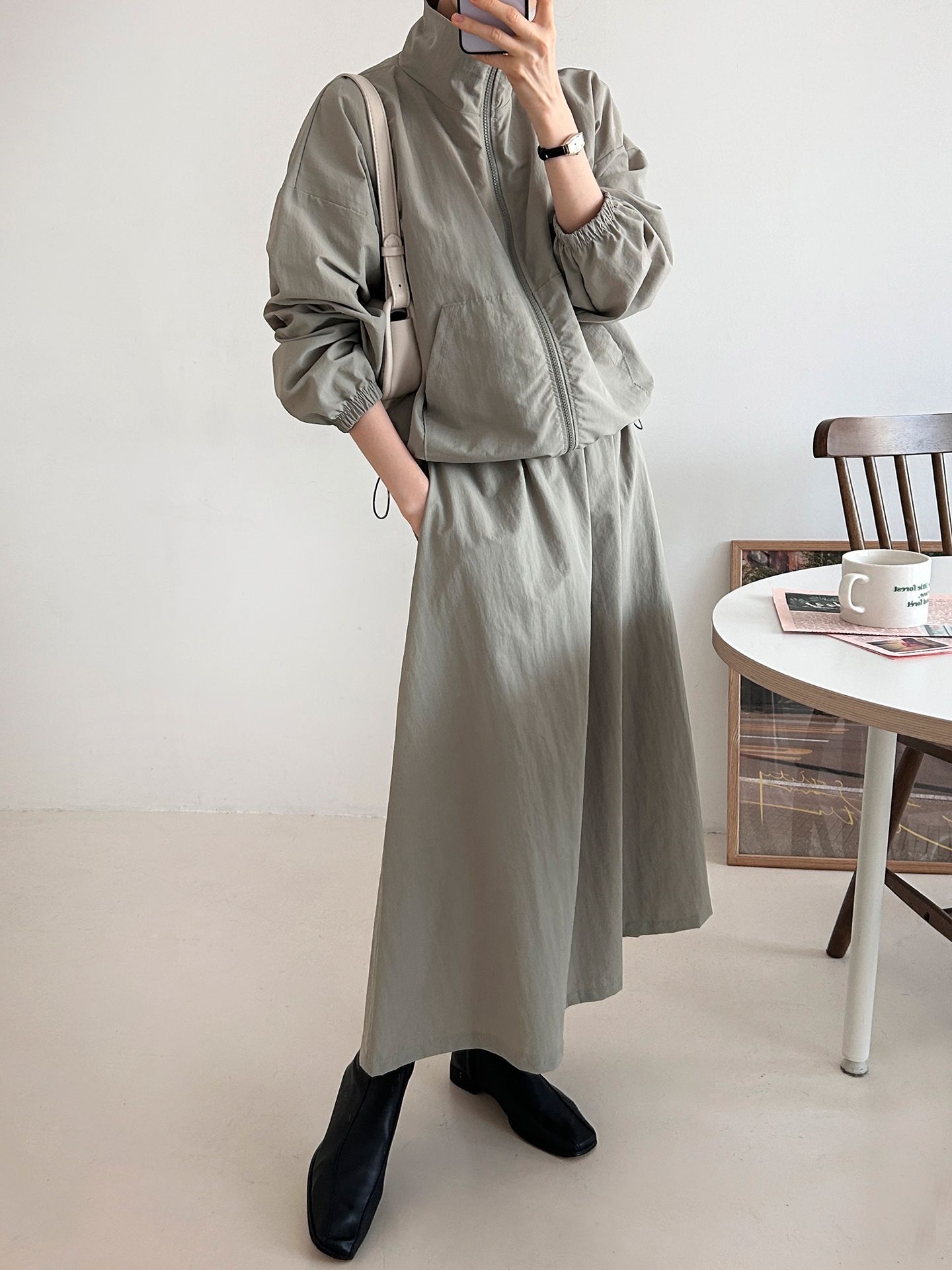 ナイロンジップアップポケットウエストゴムドローコードロング長袖Aラインカンガルーポケットセットアップスカートジャンパー | 詳細画像5