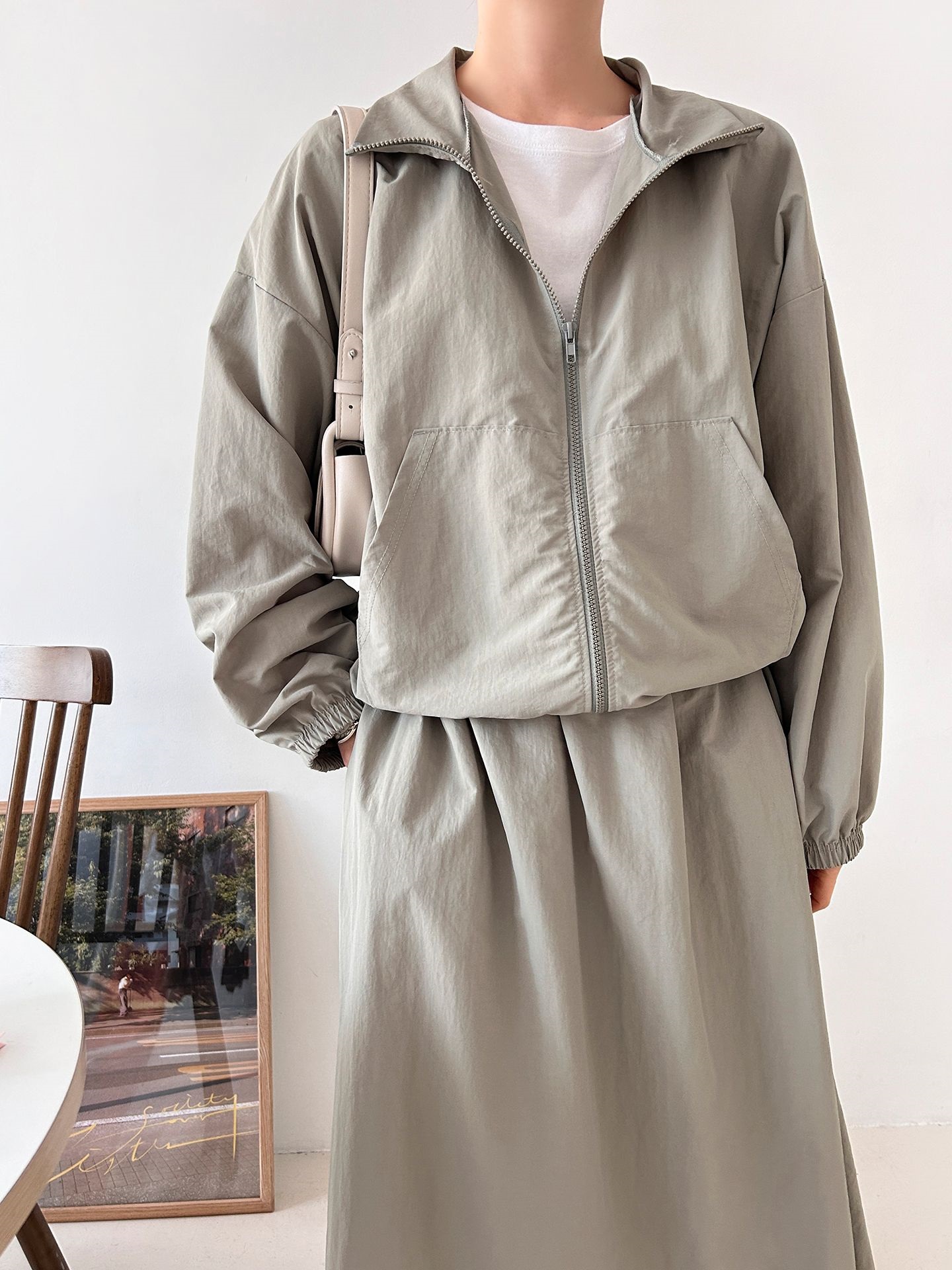 ナイロンジップアップポケットウエストゴムドローコードロング長袖Aラインカンガルーポケットセットアップスカートジャンパー | 詳細画像8