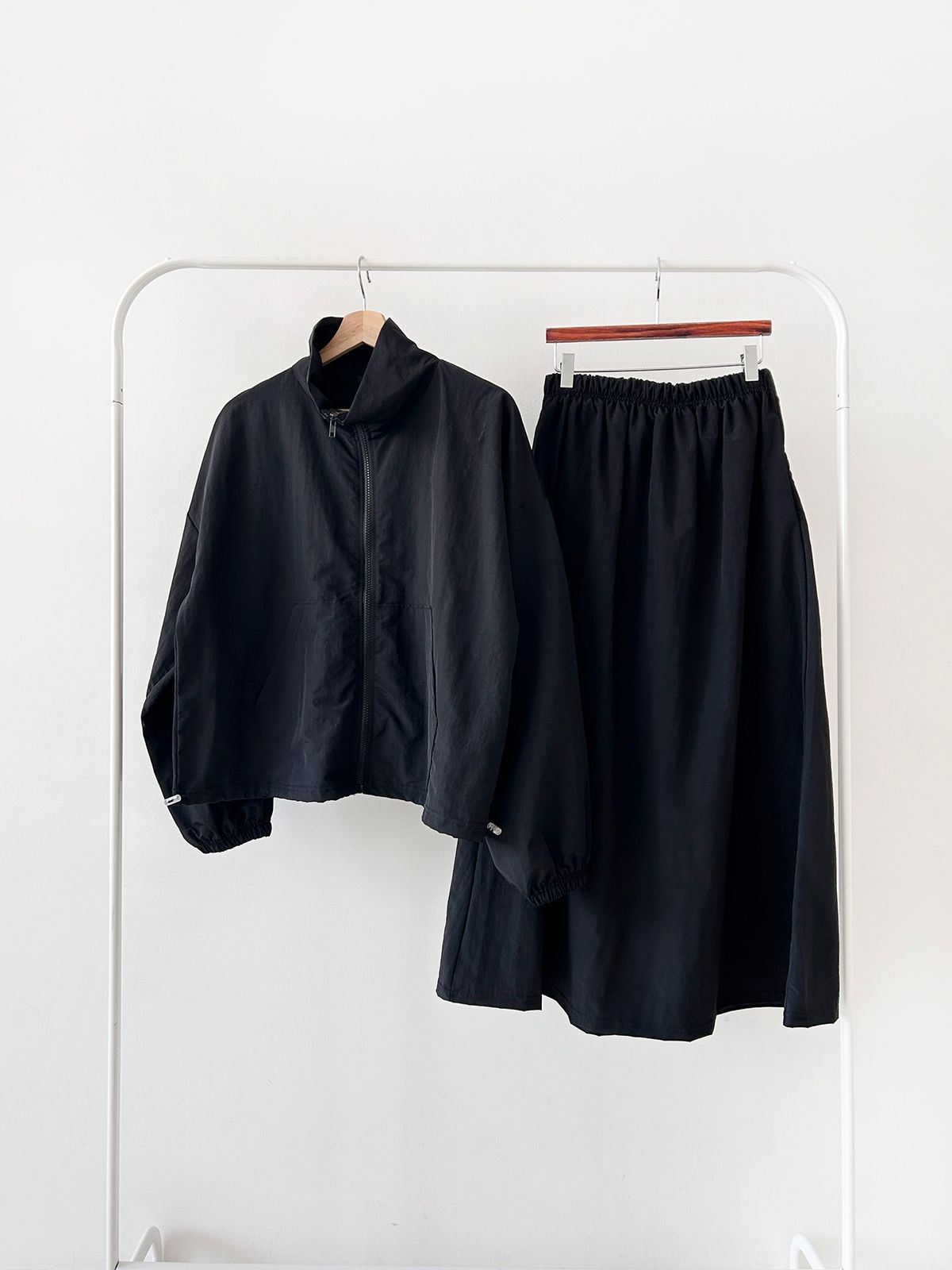 ナイロンジップアップポケットウエストゴムドローコードロング長袖Aラインカンガルーポケットセットアップスカートジャンパー | 詳細画像41