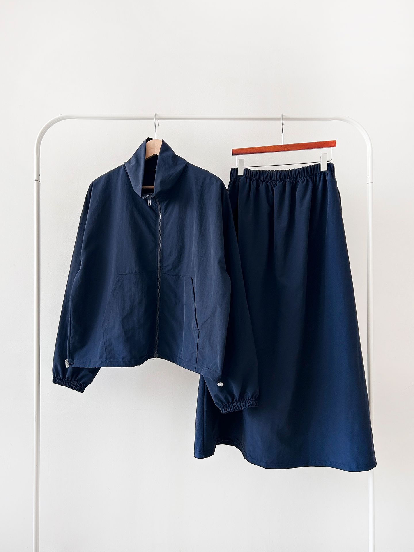 ナイロンジップアップポケットウエストゴムドローコードロング長袖Aラインカンガルーポケットセットアップスカートジャンパー | 詳細画像40