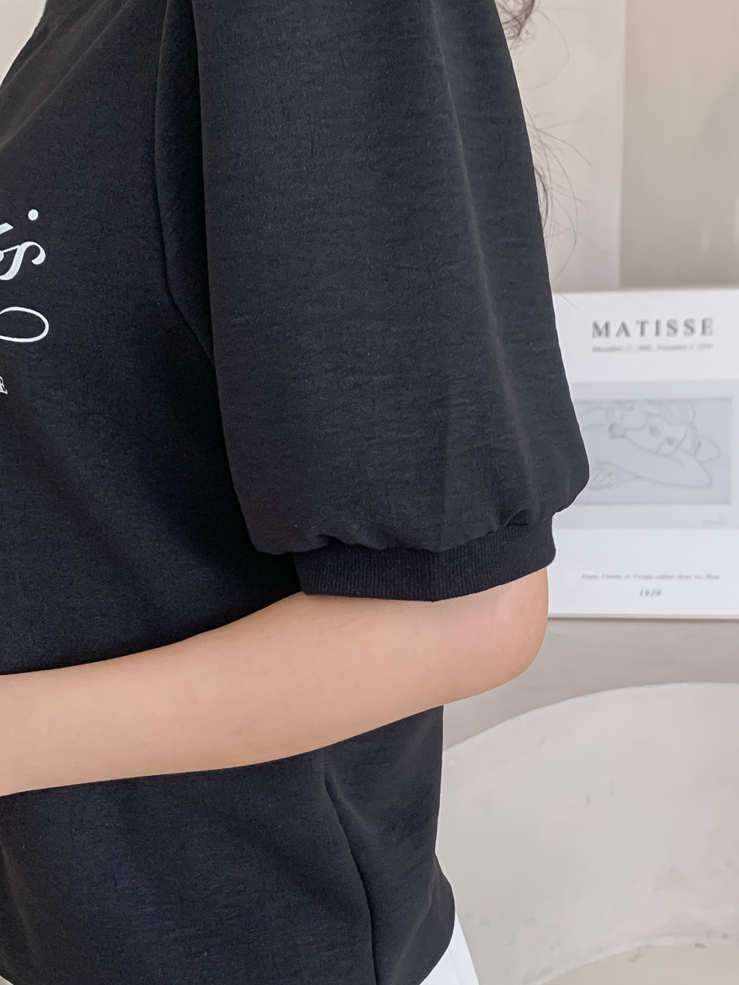 ラウンドネックパフスリーブルーズ半袖レタリングブラウス | 詳細画像8