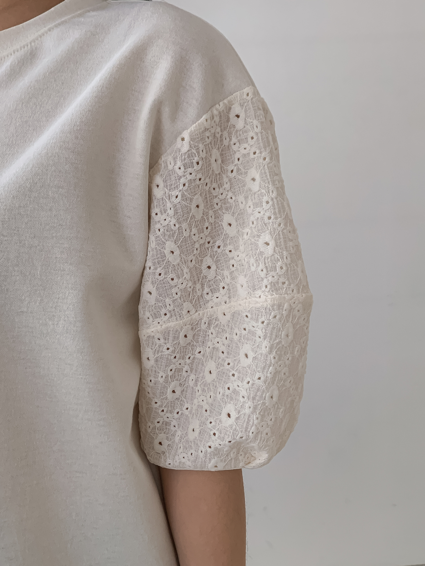 コンビラウンドネックパンチングパフスリーブルーズ半袖ブラウス | 詳細画像13