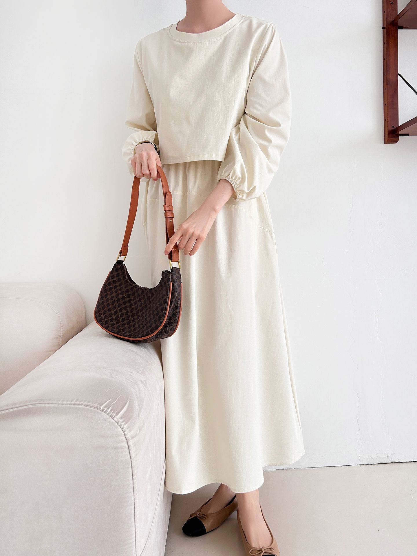 ラウンドネックシャーリングパフスリーブレイヤード風ロング長袖フレアAライン無地ワンピース | 詳細画像4