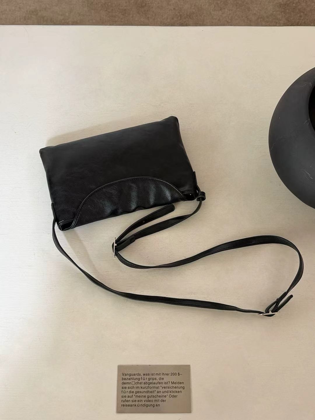 レザー調ジップアップバックルポケットループマグネットボタン無地ショルダーバッグ | 詳細画像10