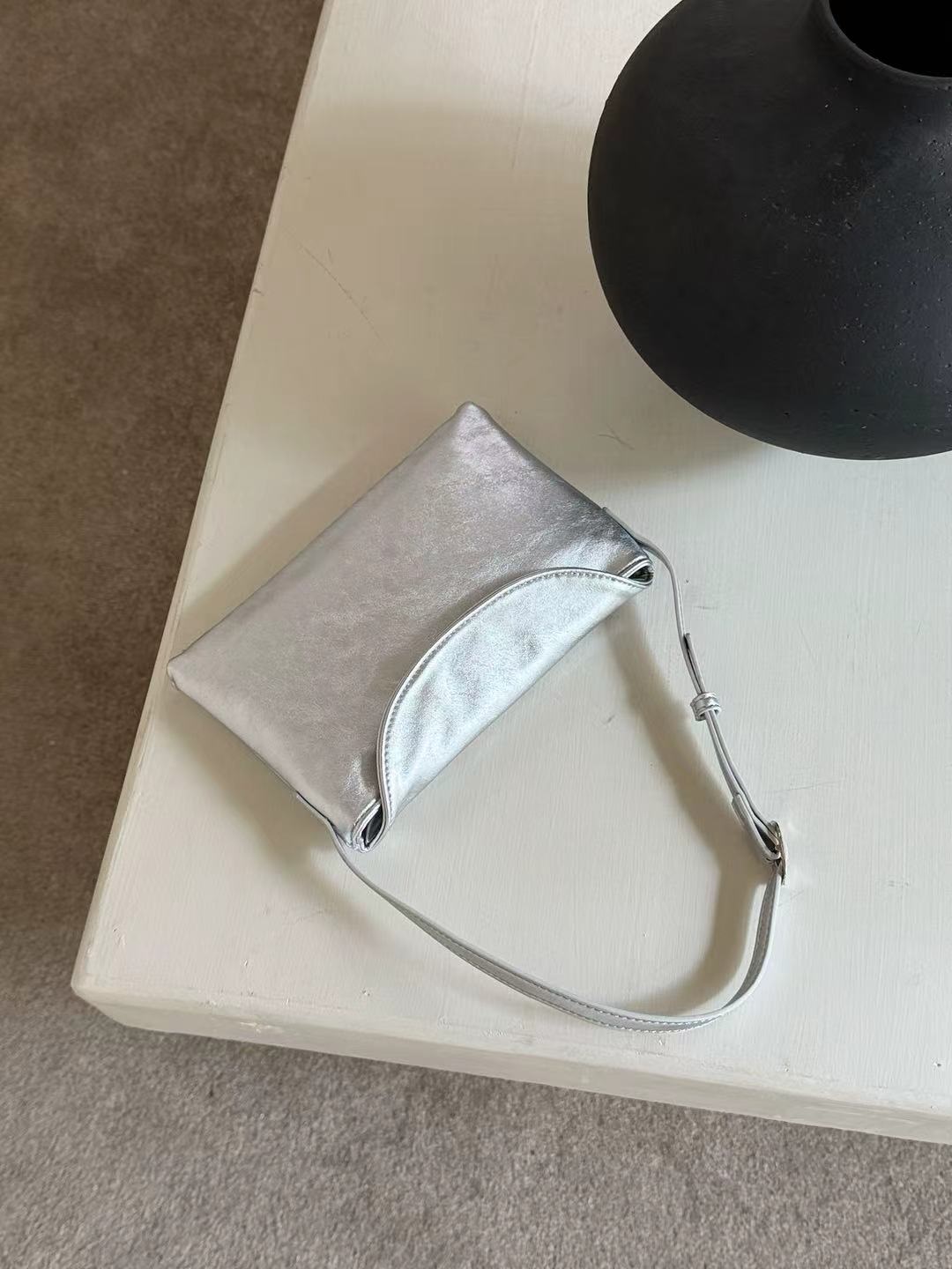 レザー調ジップアップバックルポケットループマグネットボタン無地ショルダーバッグ | 詳細画像14