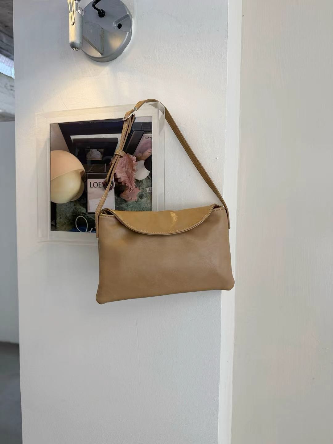 レザー調ジップアップバックルポケットループマグネットボタン無地ショルダーバッグ | 詳細画像15