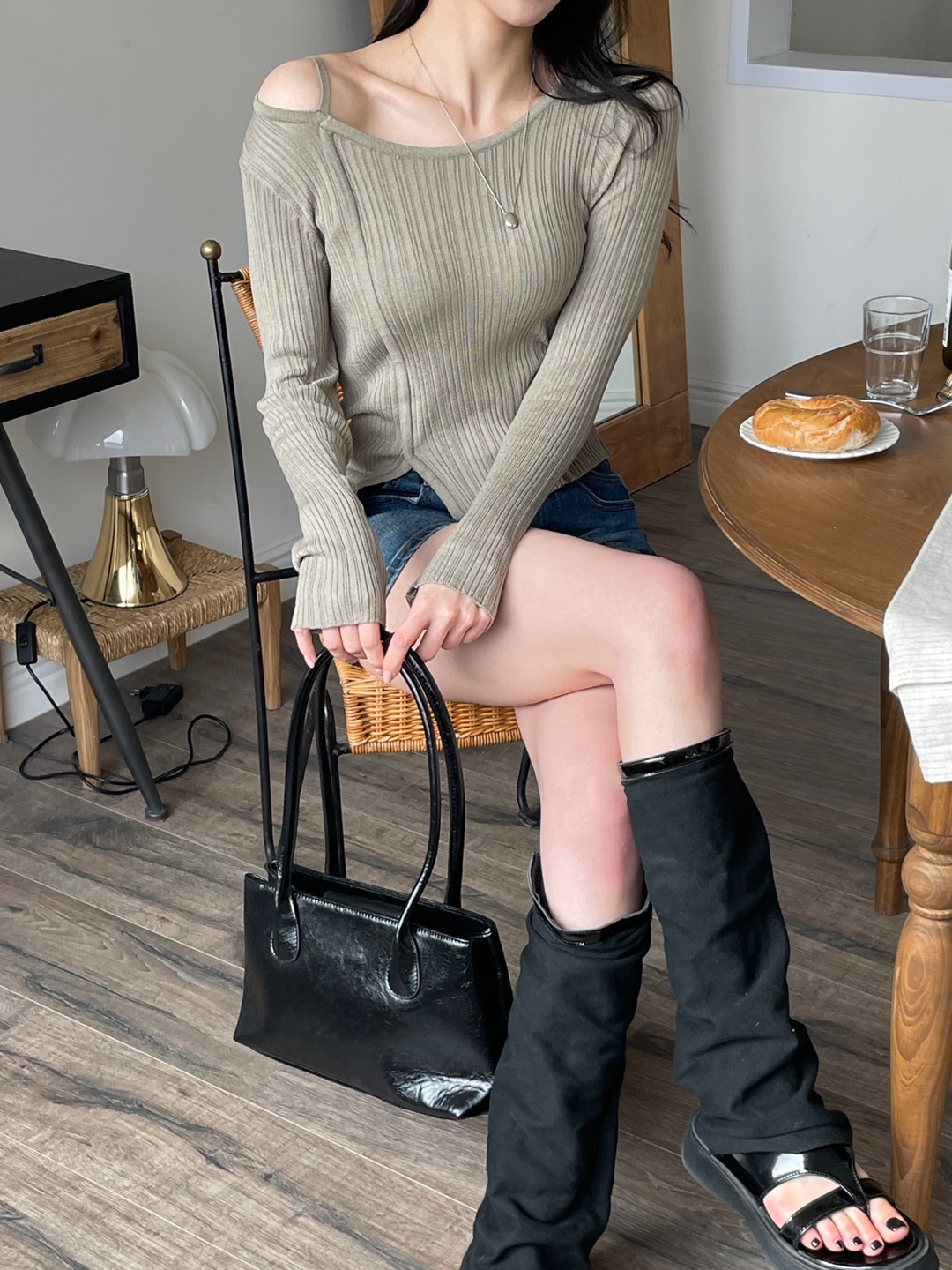 リブアンバランスネックスリットスリムベルスリーブアンバランス長袖無地ニット | 詳細画像11