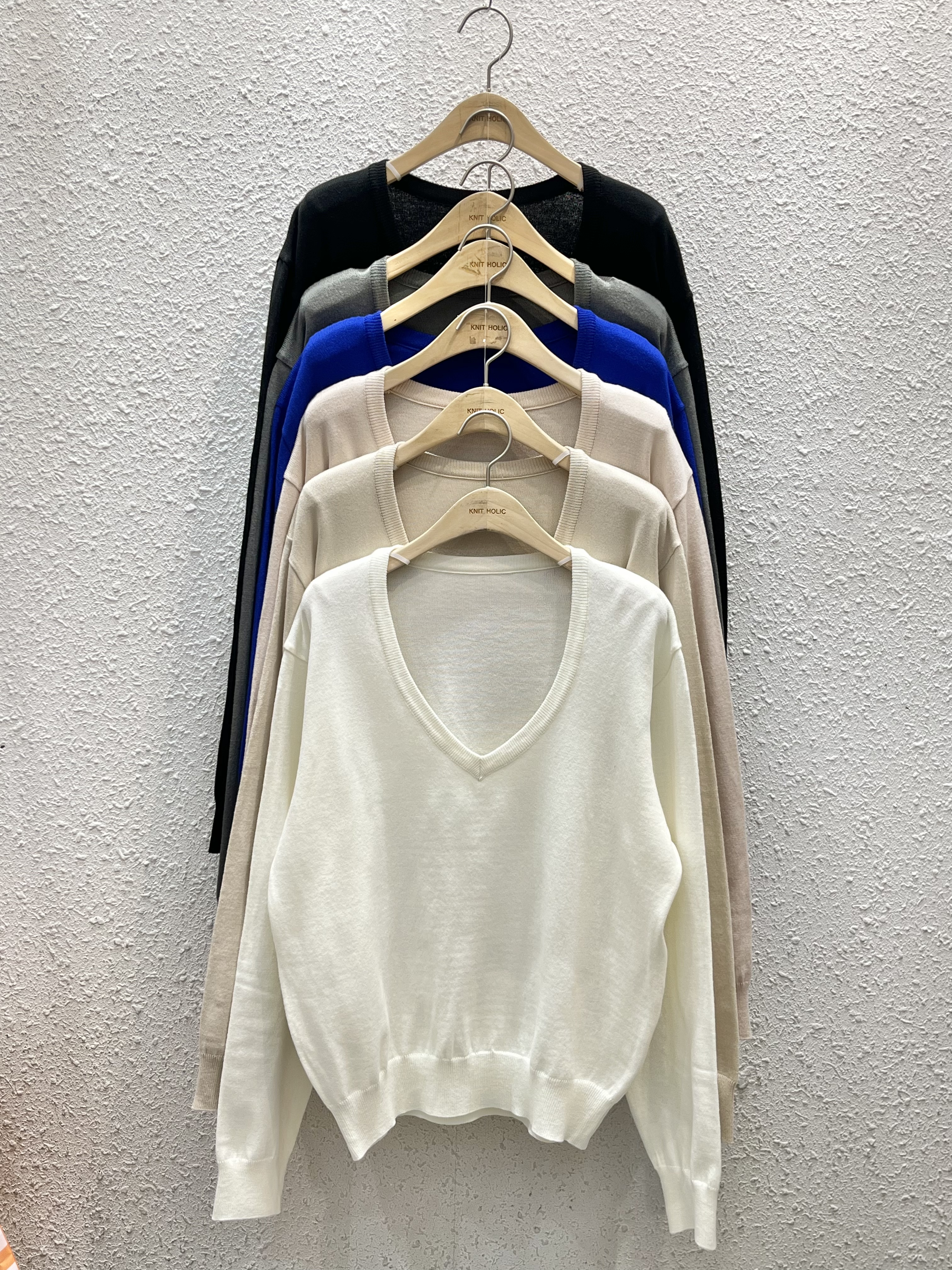 Vネックルーズ長袖無地ニット | 詳細画像11