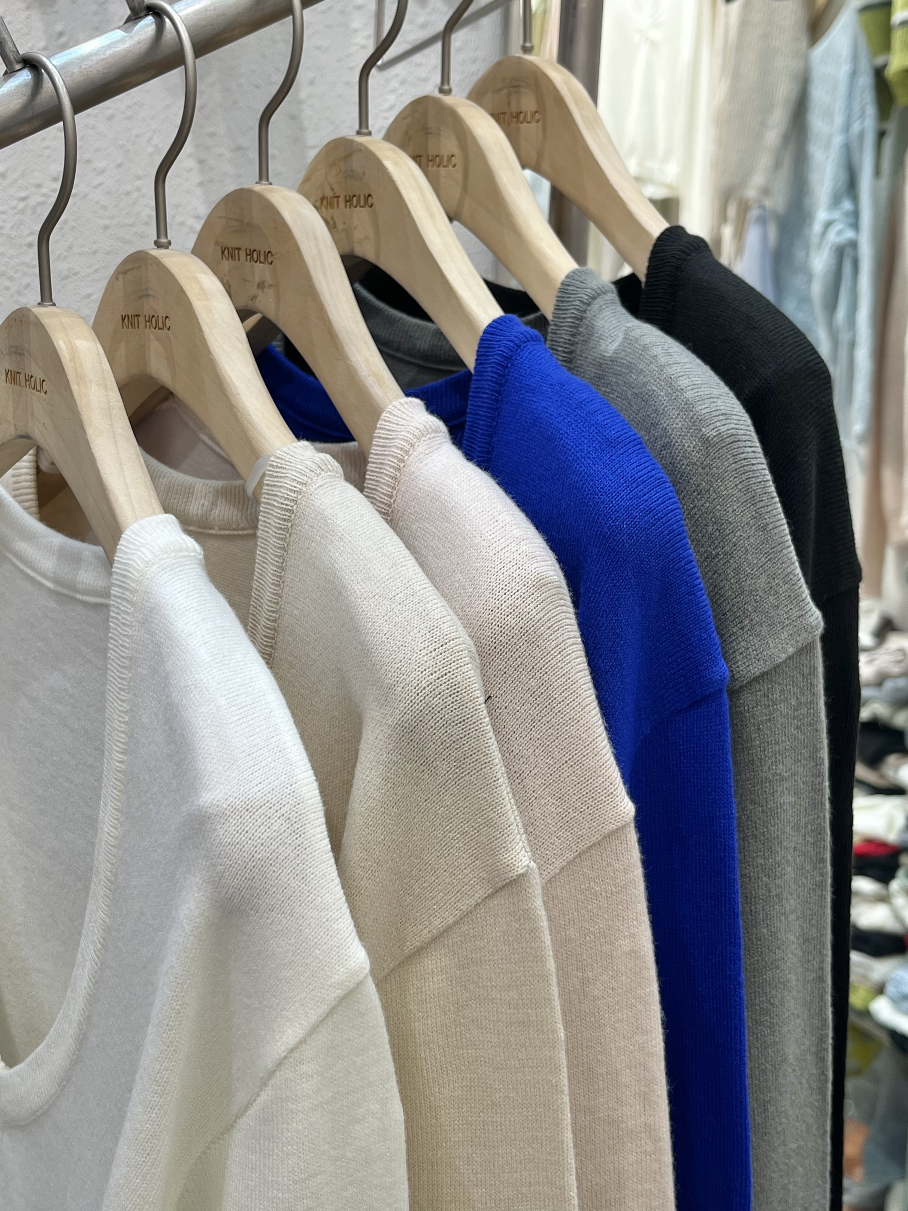 Vネックルーズ長袖無地ニット | 詳細画像18