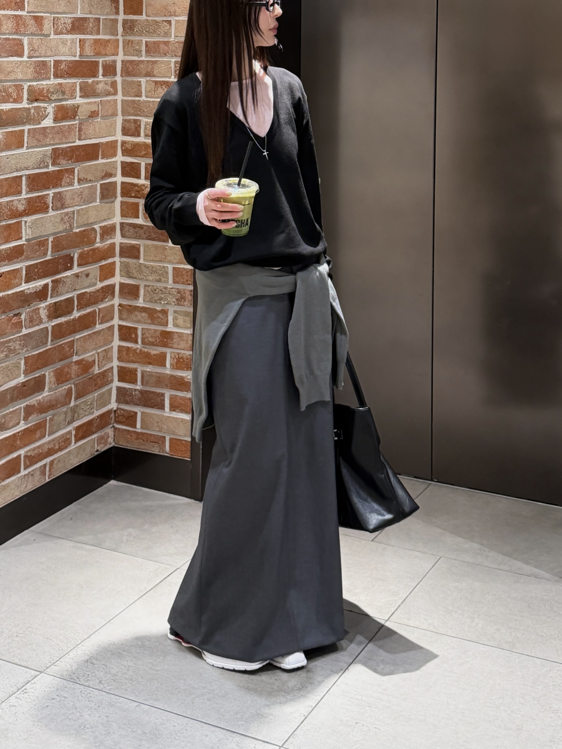 Vネックルーズ長袖無地ニット | 詳細画像4