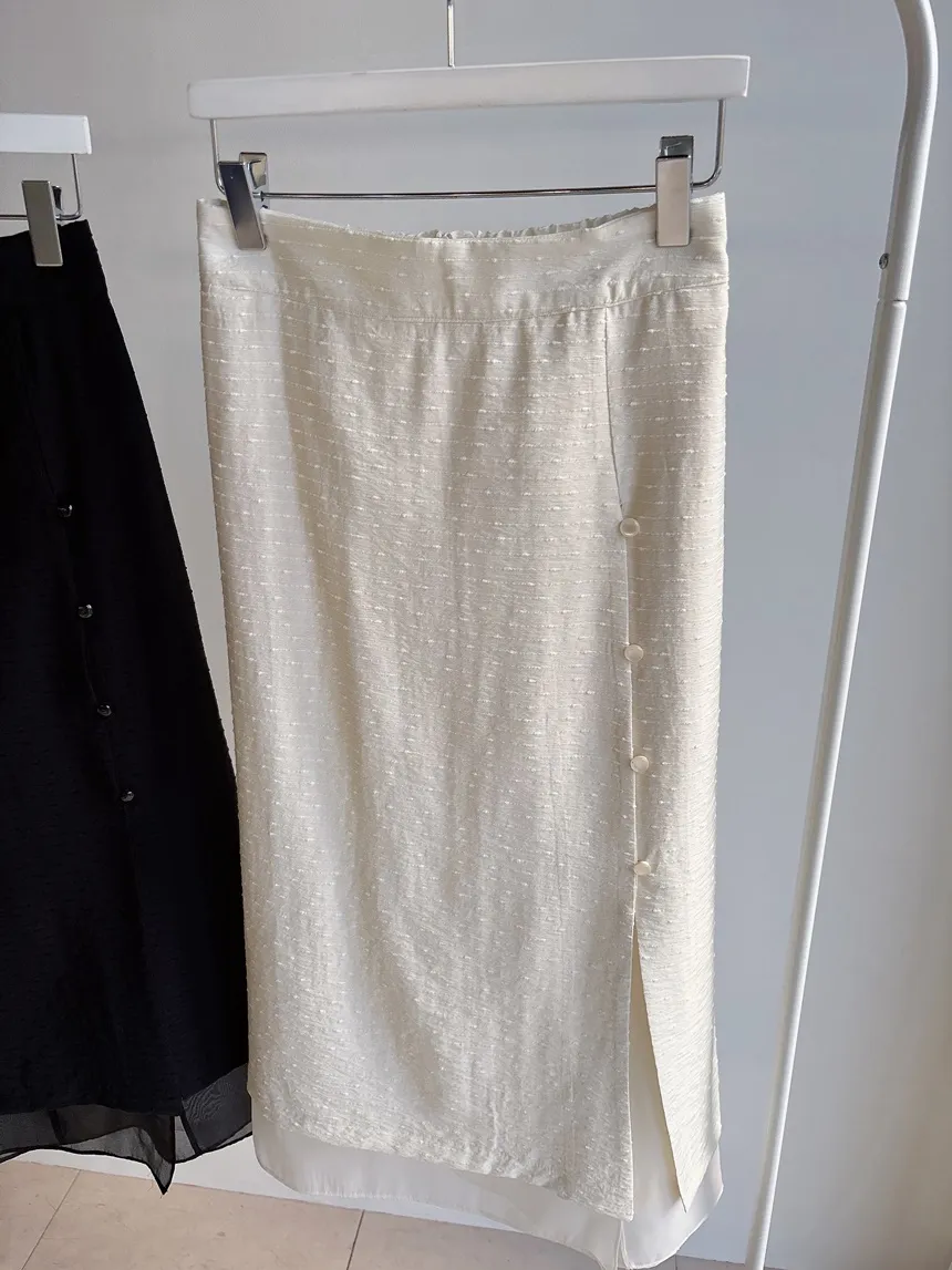 スリットバックゴムレイヤード風フェイクボタン刺繍スカート | mirangmirang | 詳細画像24