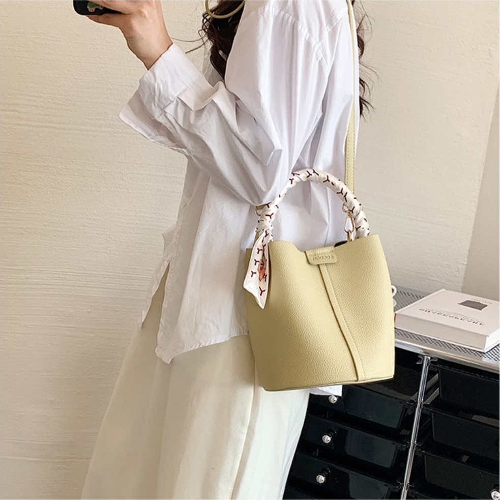 レザー調ボウタイラインDリングショルダーバッグ | 詳細画像2