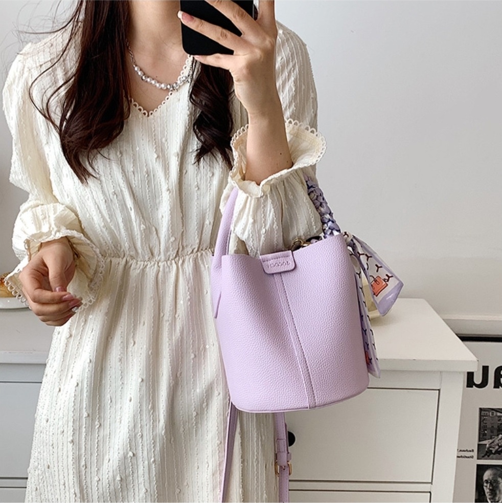 レザー調ボウタイラインDリングショルダーバッグ | 詳細画像3