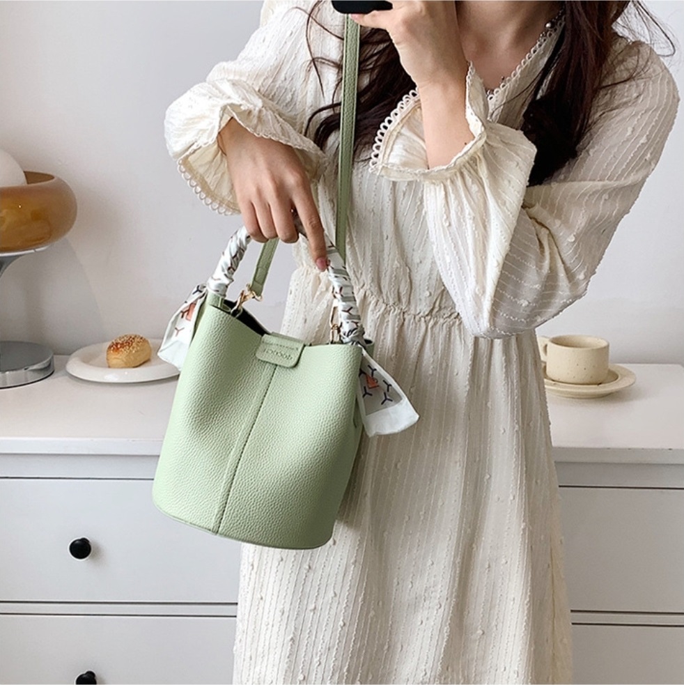 レザー調ボウタイラインDリングショルダーバッグ | 詳細画像6