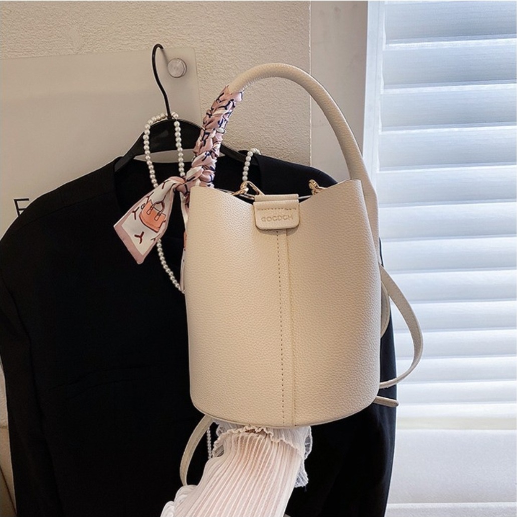 レザー調ボウタイラインDリングショルダーバッグ | 詳細画像8