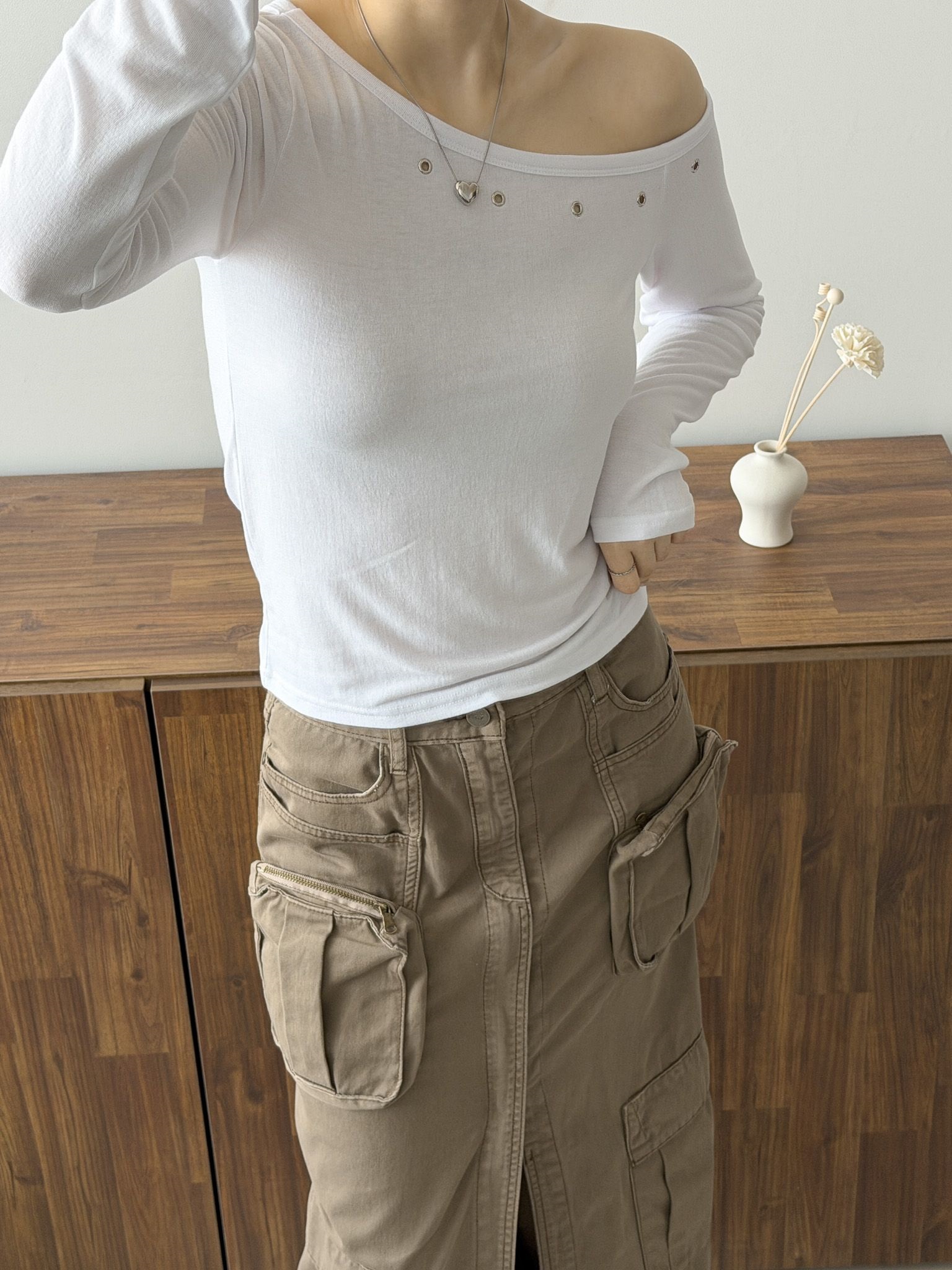 オフショルダーワンショルダーベーシック長袖アイレットTシャツ | 詳細画像2