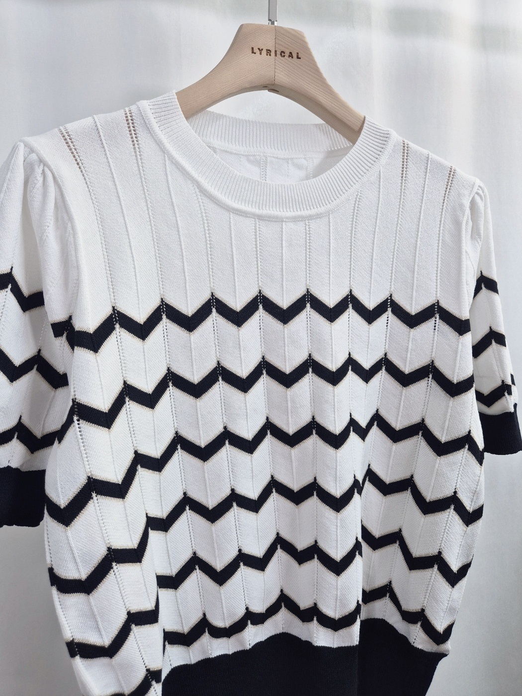 ラウンドネックパフスリーブルーズ半袖セミクロップド配色ラインニット | 詳細画像13