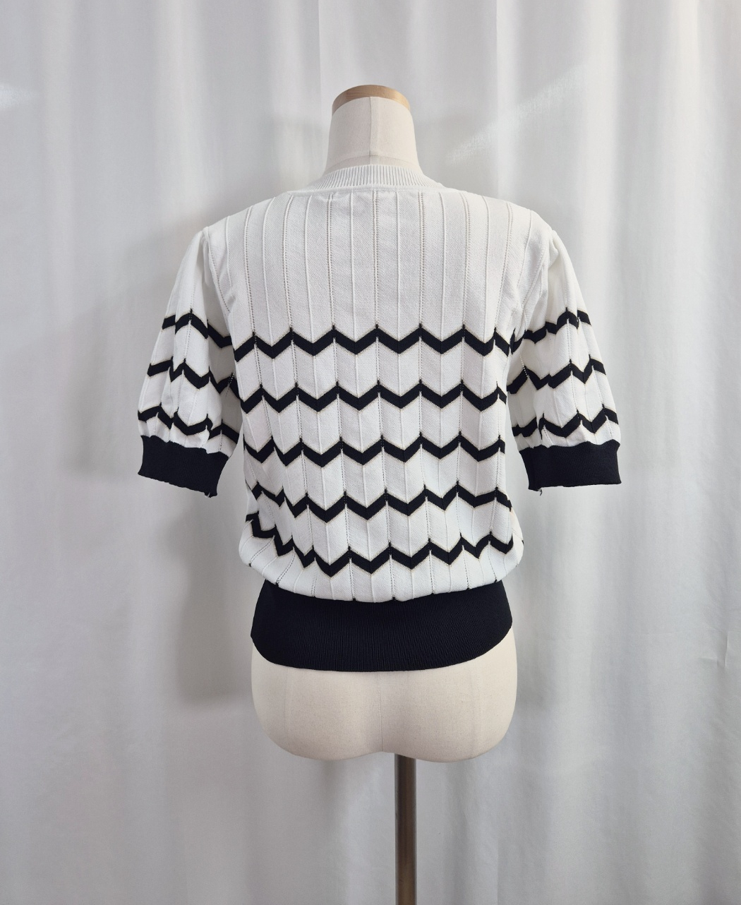 ラウンドネックパフスリーブルーズ半袖セミクロップド配色ラインニット | 詳細画像15