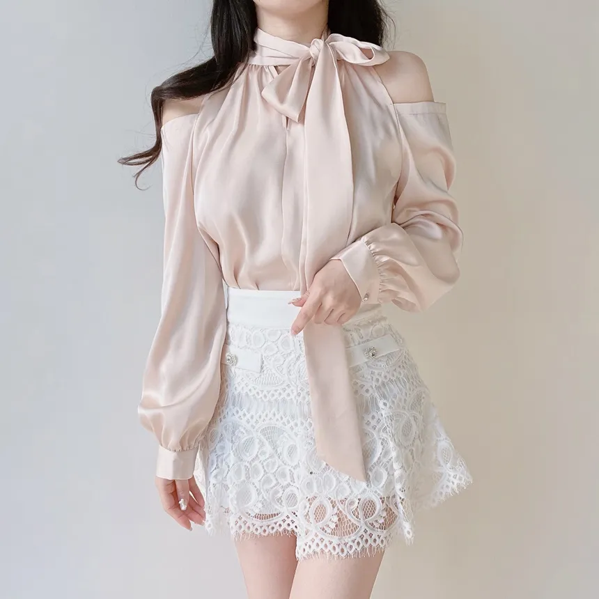 長袖ホルターネックオープンショルダーシャーリングブラウスストラップ付 | mirangmirang | 詳細画像19