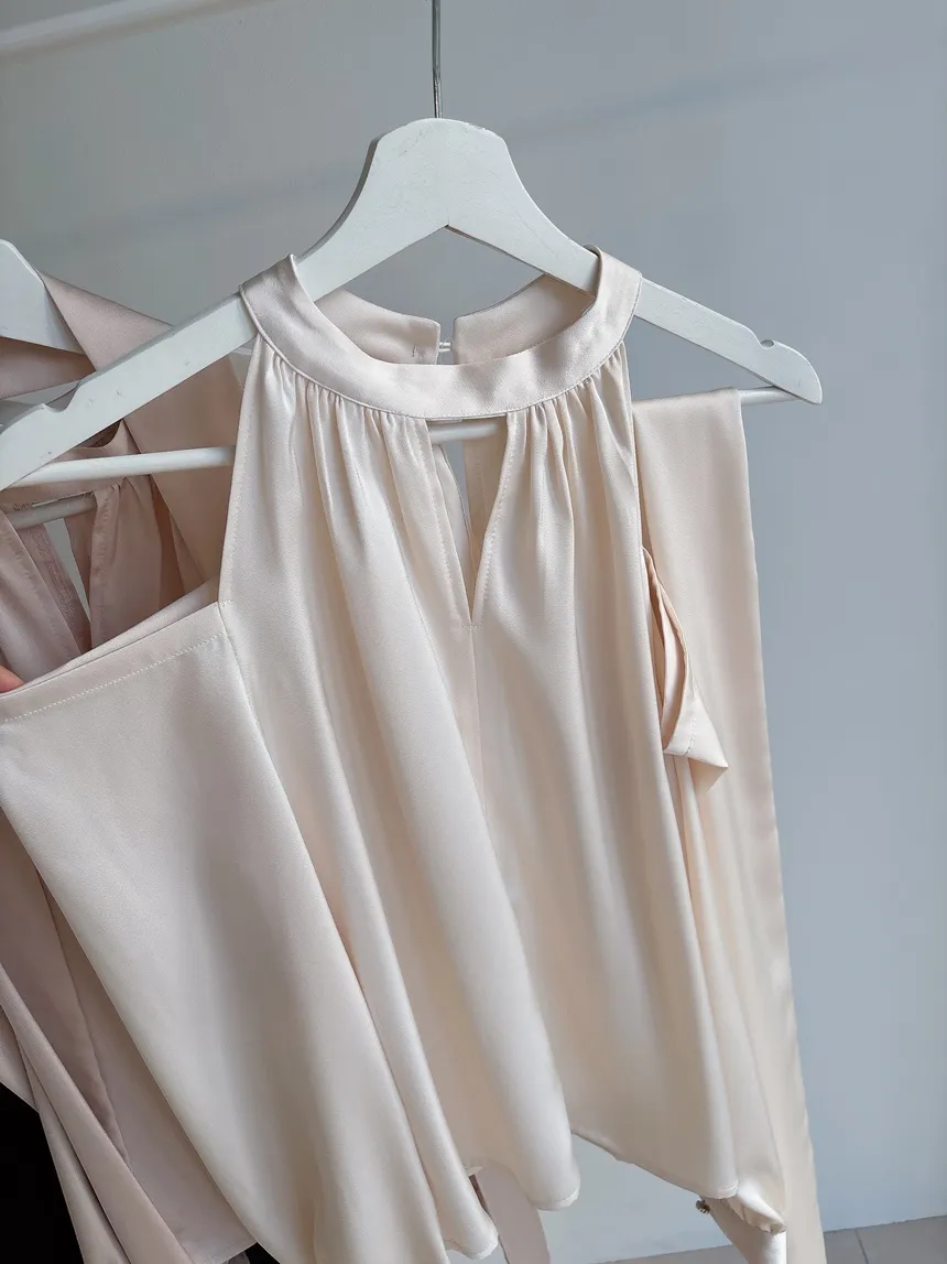 長袖ホルターネックオープンショルダーシャーリングブラウスストラップ付 | mirangmirang | 詳細画像28