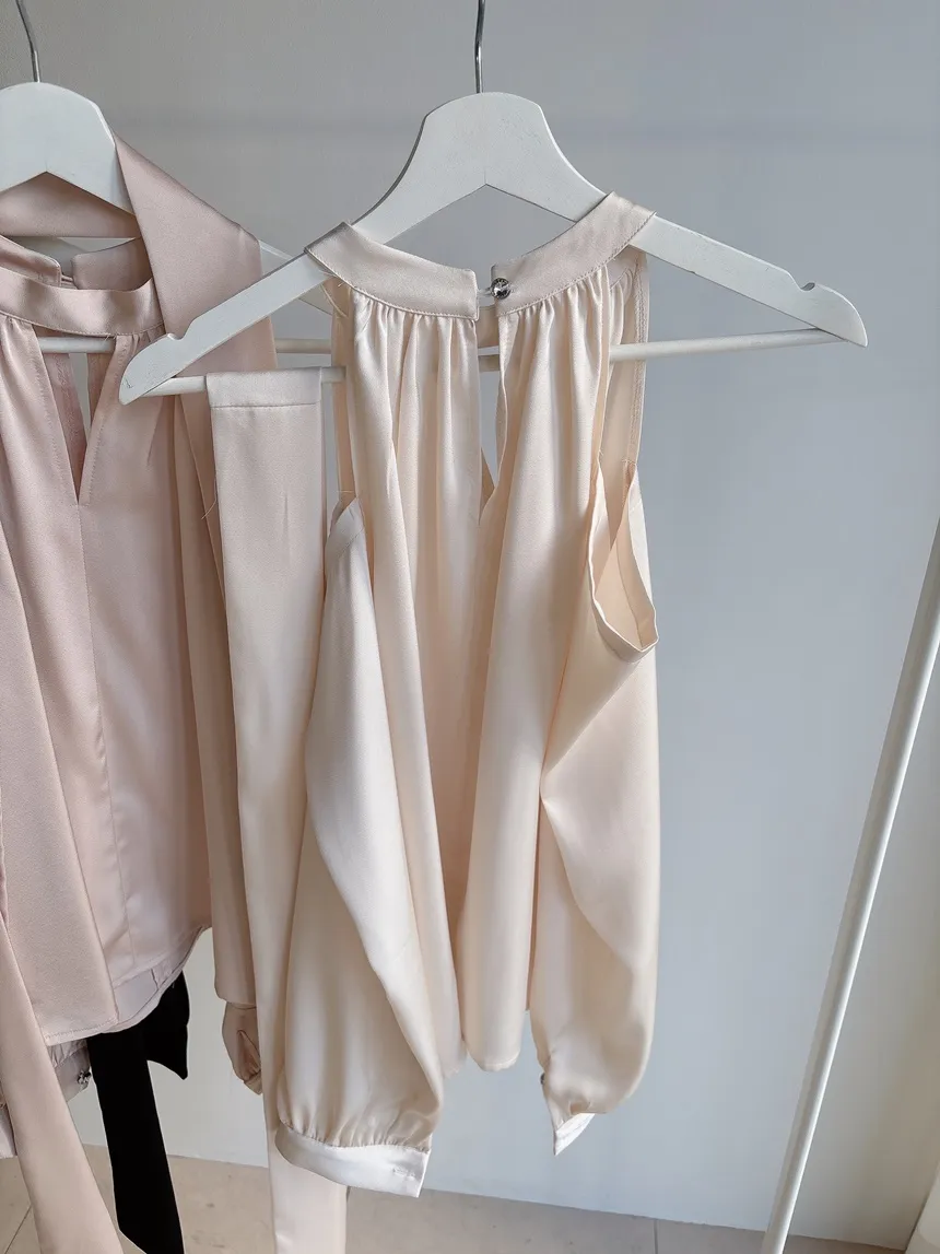 長袖ホルターネックオープンショルダーシャーリングブラウスストラップ付 | mirangmirang | 詳細画像30