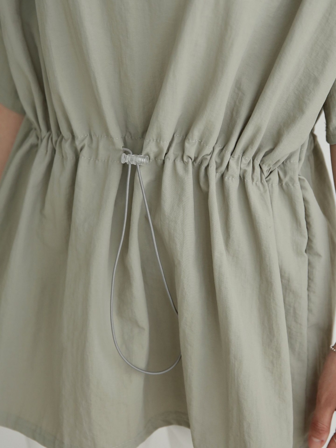 ナイロンシャーリングオーバーサイズドローコード半袖フレアAラインワイドネックハーフドロップショルダー無地Tシャツ | 詳細画像18