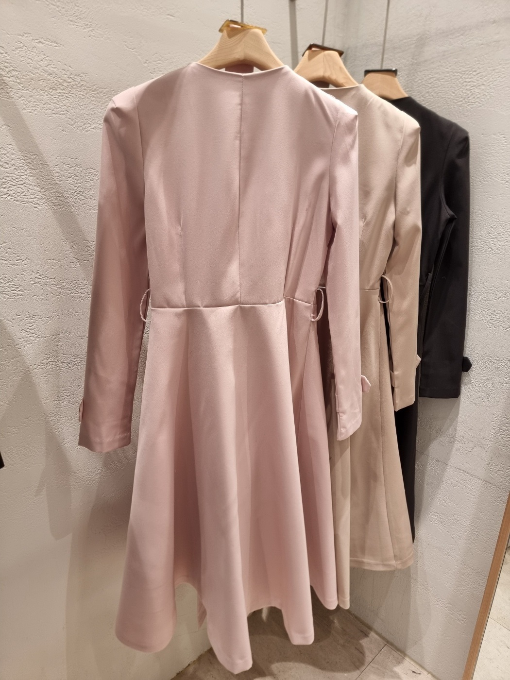 ラウンドネック肩パッドパフスリーブスリムロング長袖フレアAラインボタンスリーブループ無地ワンピースベルト付 | 詳細画像21