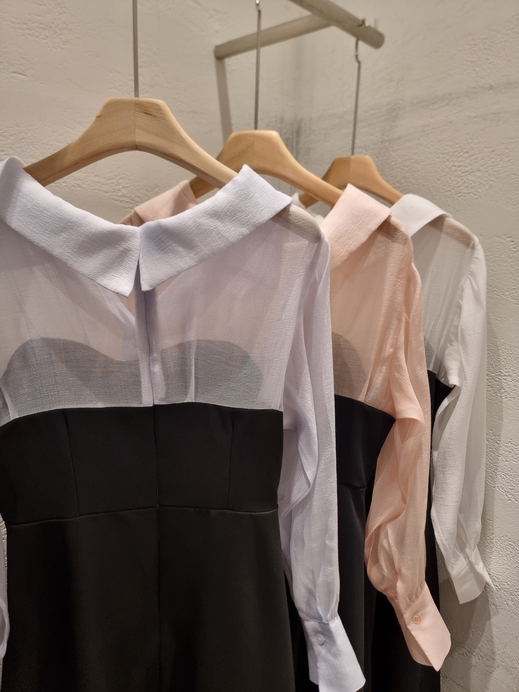 シフォンボタンカラーパフスリーブレイヤード風長袖ギャザーフレアAラインボタンスリーブ配色ワンピース | 詳細画像24