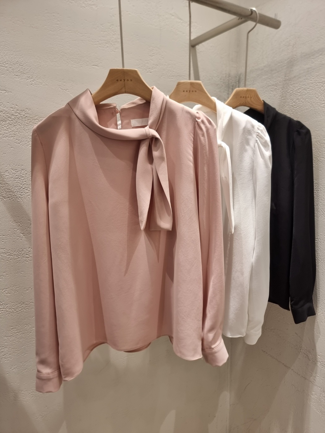 パフスリーブルーズ長袖ギャザーボタンスリーブスカーフネック後ボタン無地ブラウス | 詳細画像21