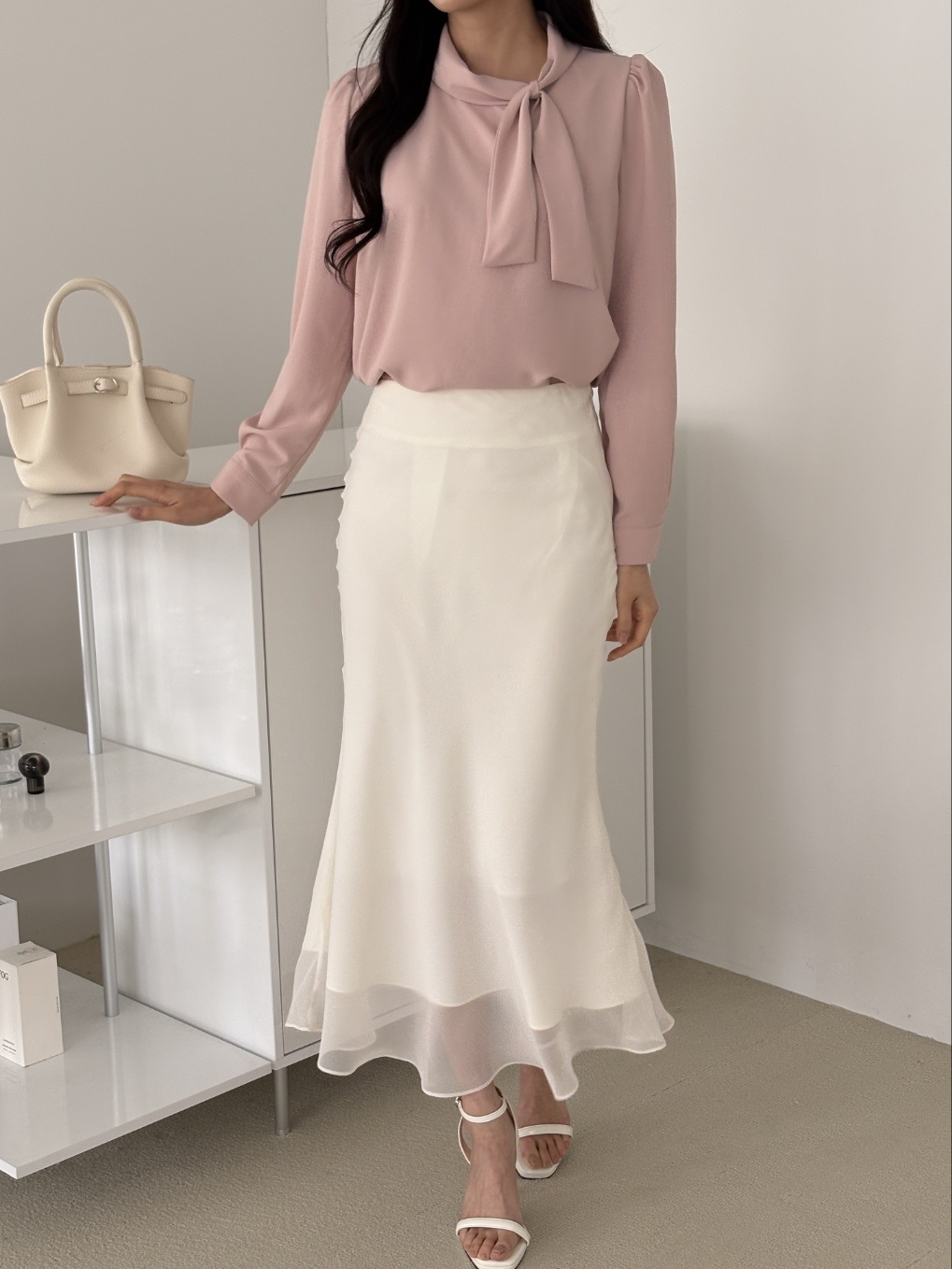 パフスリーブルーズ長袖ギャザーボタンスリーブスカーフネック後ボタン無地ブラウス | 詳細画像8