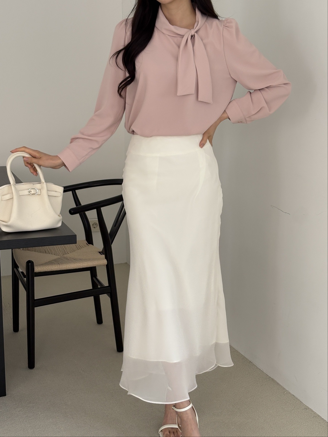 パフスリーブルーズ長袖ギャザーボタンスリーブスカーフネック後ボタン無地ブラウス | 詳細画像11