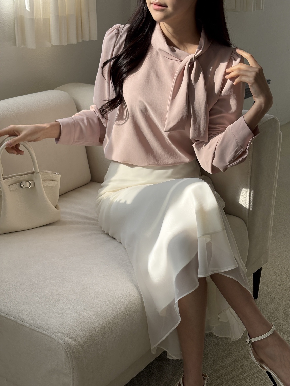 パフスリーブルーズ長袖ギャザーボタンスリーブスカーフネック後ボタン無地ブラウス | 詳細画像12