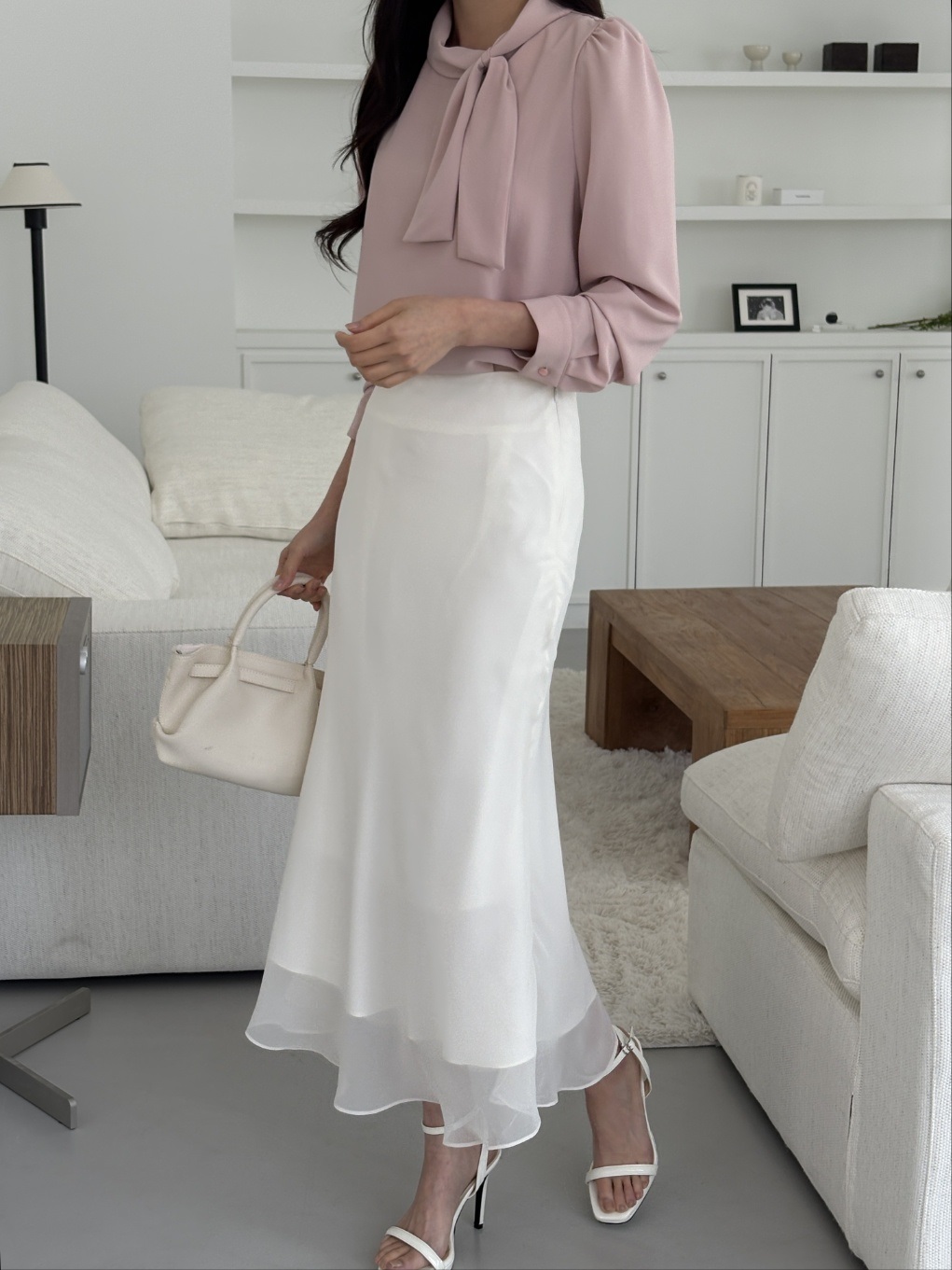 パフスリーブルーズ長袖ギャザーボタンスリーブスカーフネック後ボタン無地ブラウス | 詳細画像13