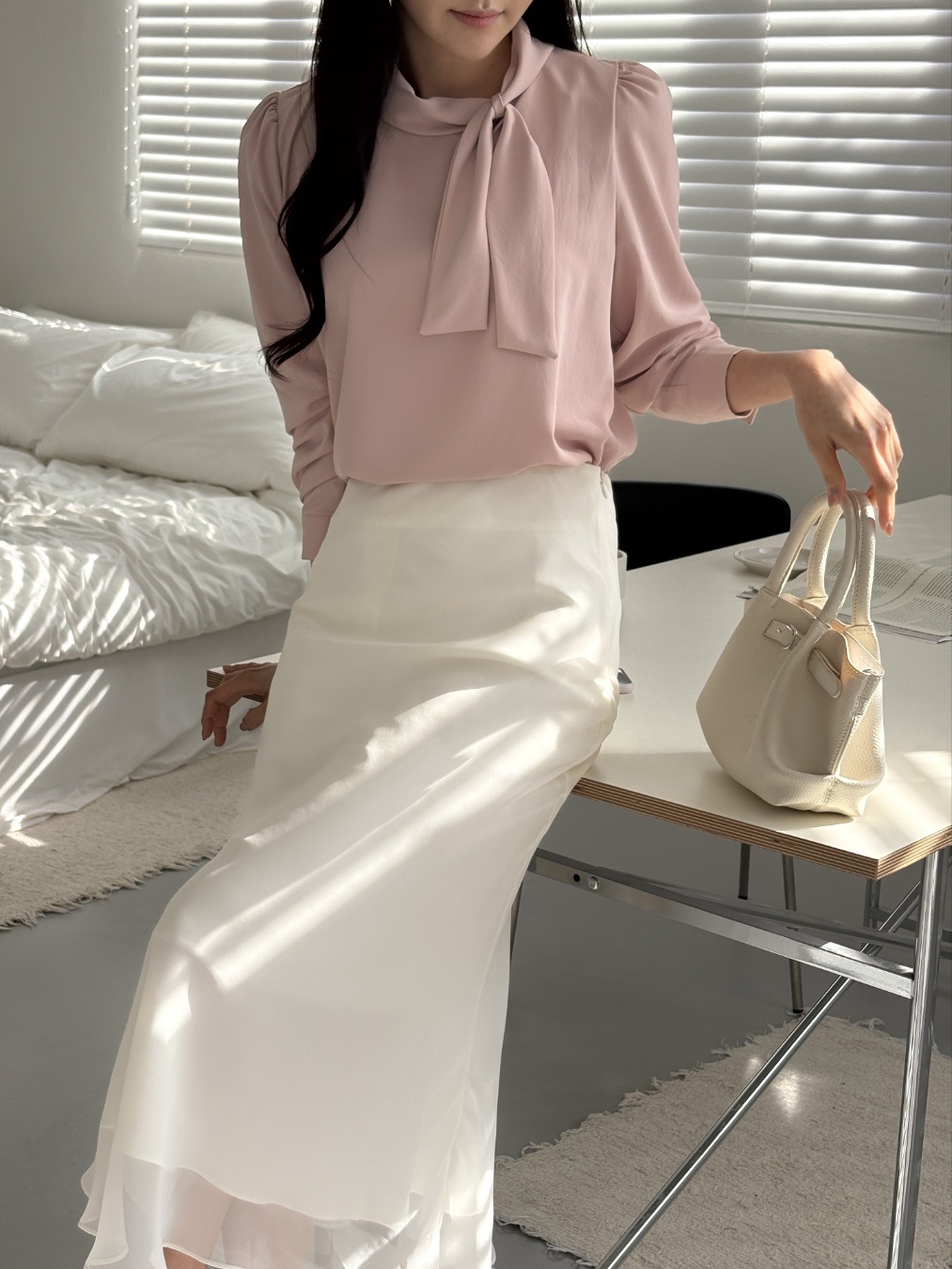 パフスリーブルーズ長袖ギャザーボタンスリーブスカーフネック後ボタン無地ブラウス | 詳細画像16