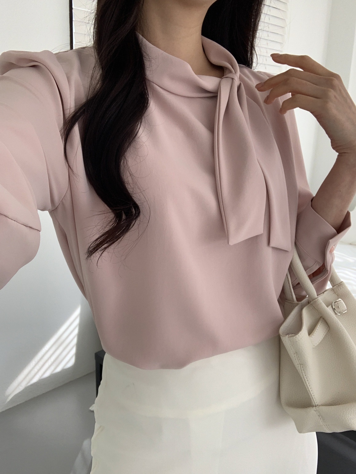 パフスリーブルーズ長袖ギャザーボタンスリーブスカーフネック後ボタン無地ブラウス | 詳細画像20