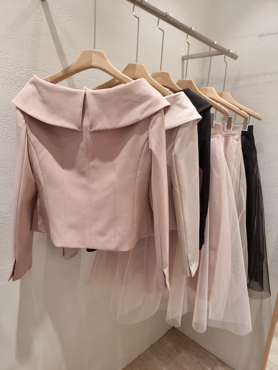 レースチュールコンビVネック肩パッドラインショートロング長袖フレアAラインワイドネックダブルボタン無地ツーピース(トップス、ボトムス)スカートダブルジャケットベルト付 | 詳細画像24