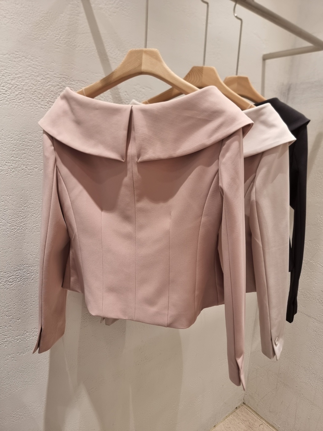 Vネック肩パッドラインショート長袖ワイドネックダブルボタン無地ダブルジャケットベルト付 | 詳細画像20