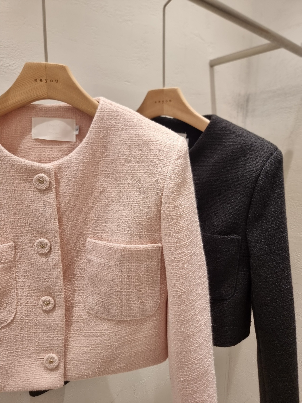 ツイードボタンラウンドネックノーカラー肩パッドクロップド長袖アウトポケットジャケット | 詳細画像18